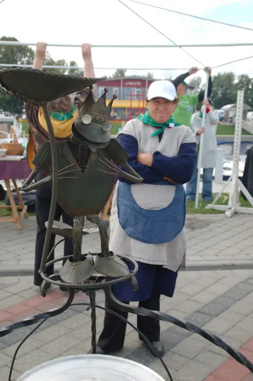 Žuvienės virimo čempionato akimirka Pamaryje